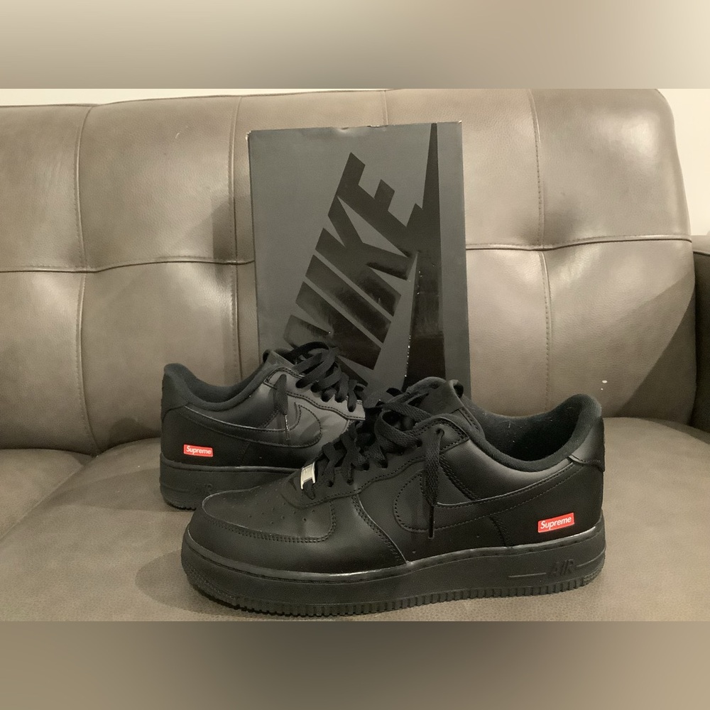 Nike Air Force 1 Low Supreme Black Sneakers Size 9.5